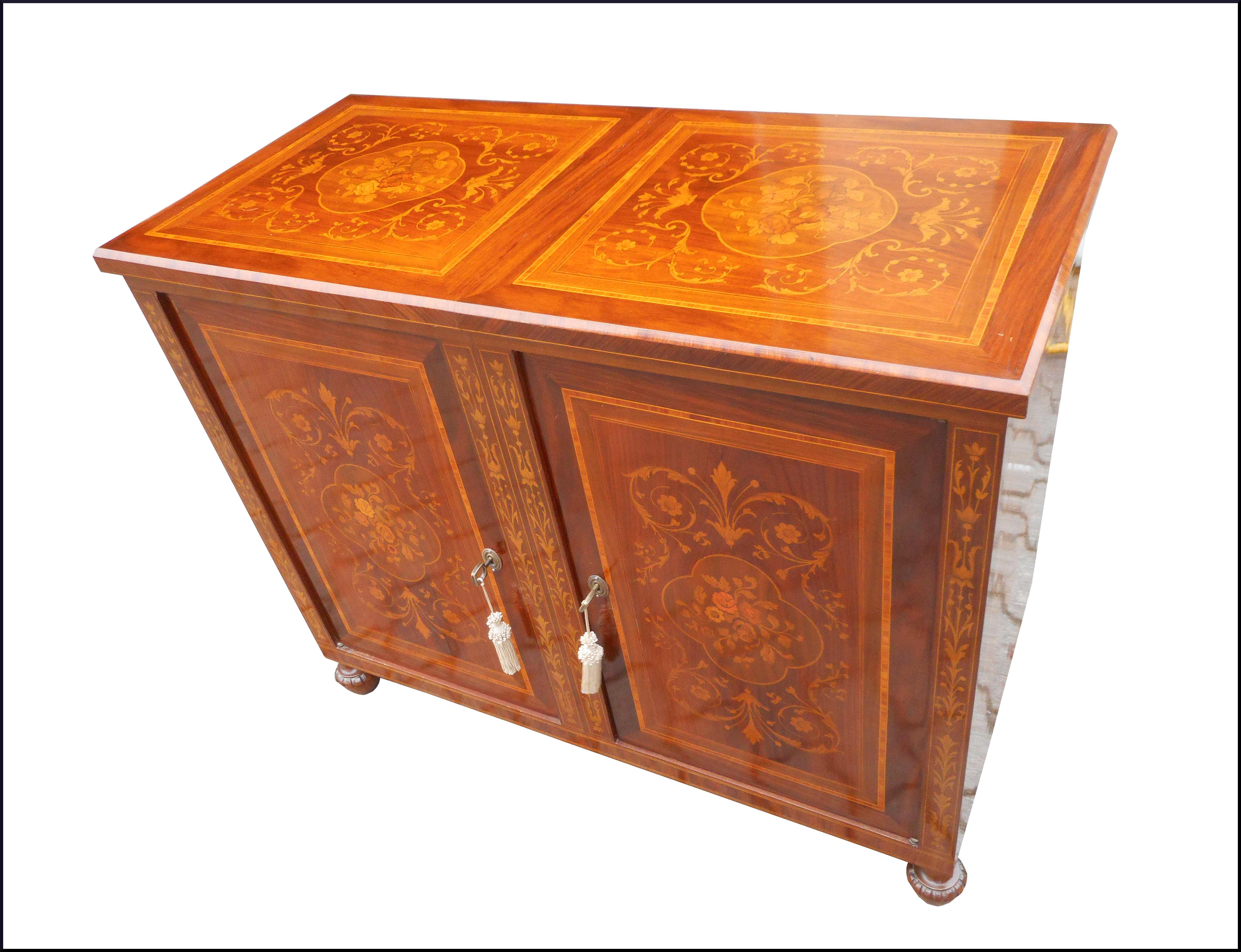 CREDENZA INTARSIATA IN STILE MAGGIOLINI