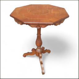 Tavolino ottagonale con piano intarsiato