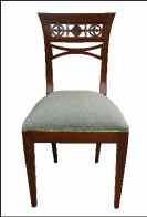 Sedia classica con schienale intagliato