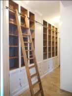 Libreria da ingresso con scaletta