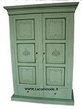 Armadio classico dipinto e decorato con rose