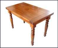 Tavolo classico in legno massello  con intarsio