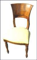 Raffinata sedia con gambe intarsiate