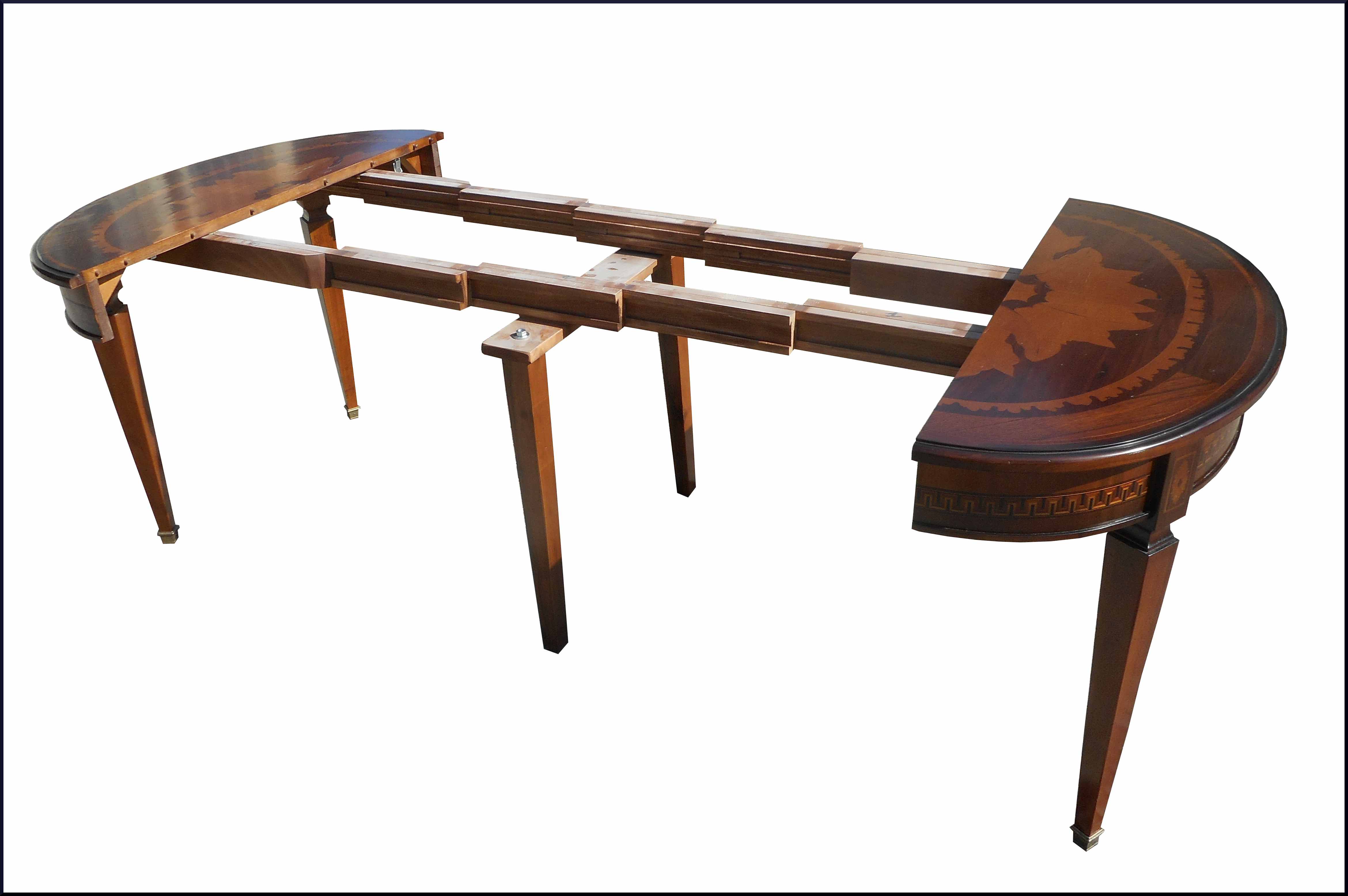 Tavolo ovale classico con piano intarsiato