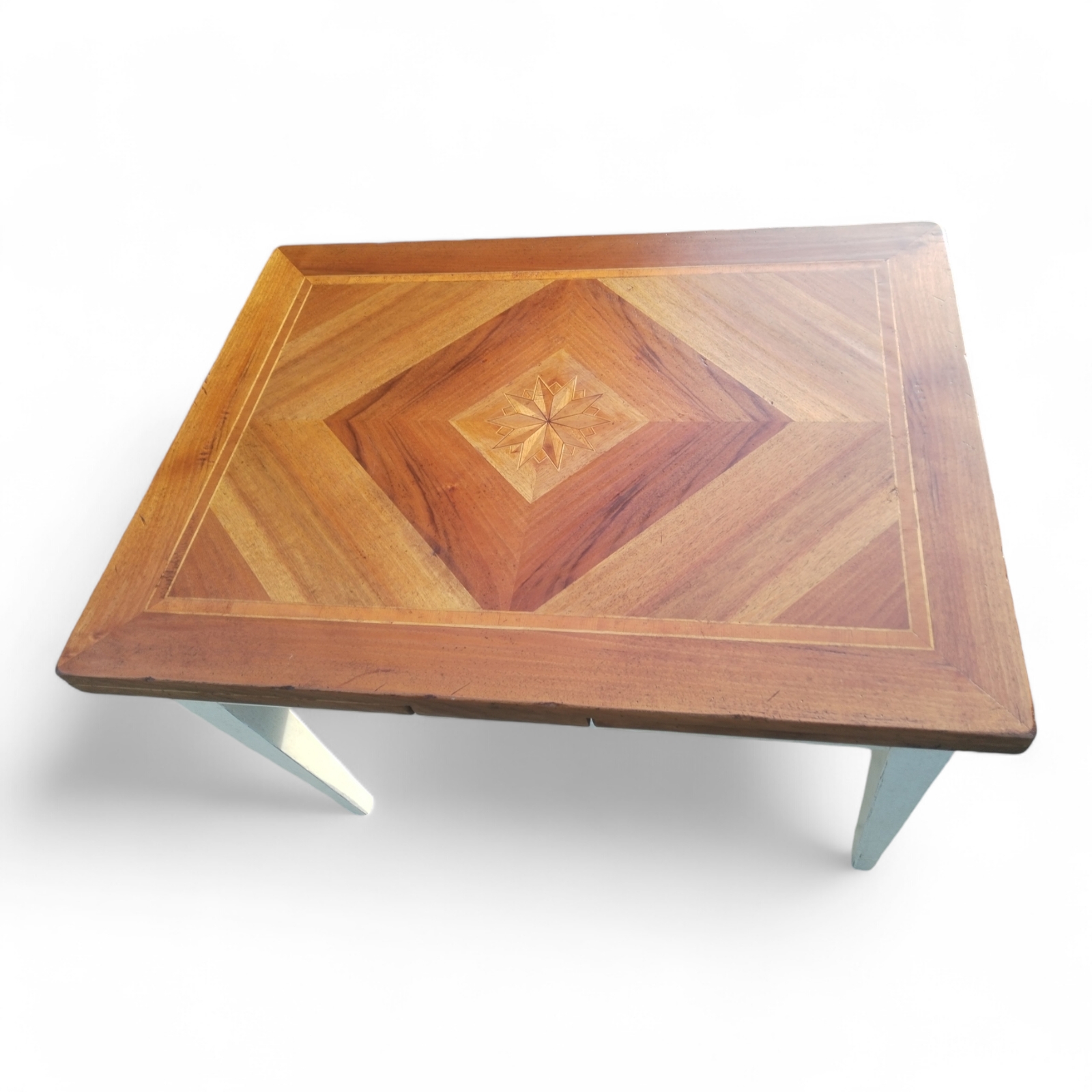 Tavolo classico con base laccata a mano a vecchio