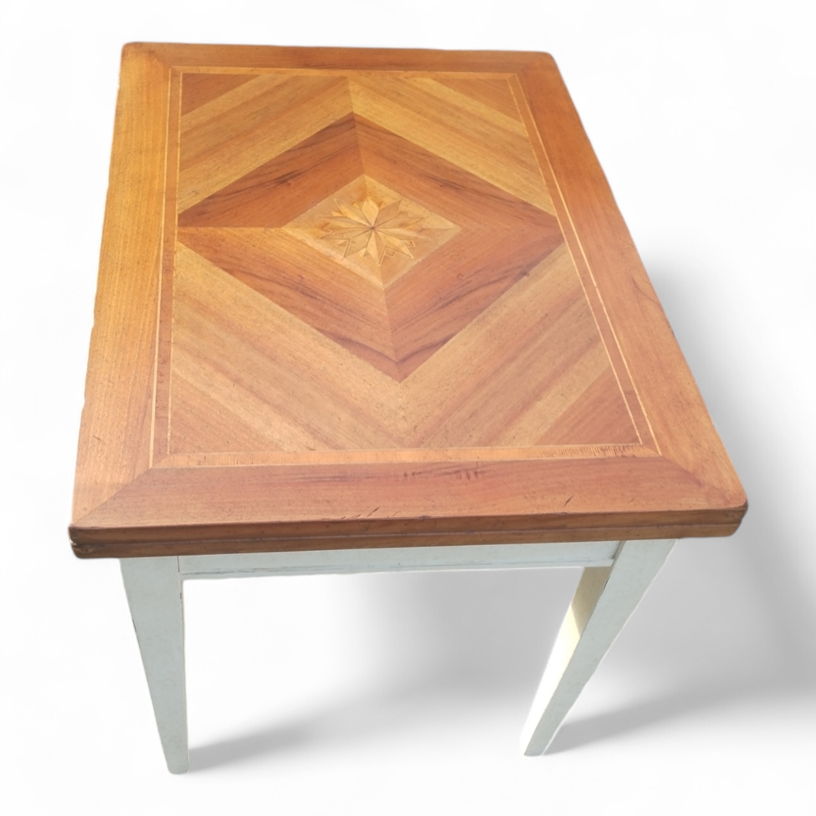 Tavolo classico con base laccata a mano a vecchio