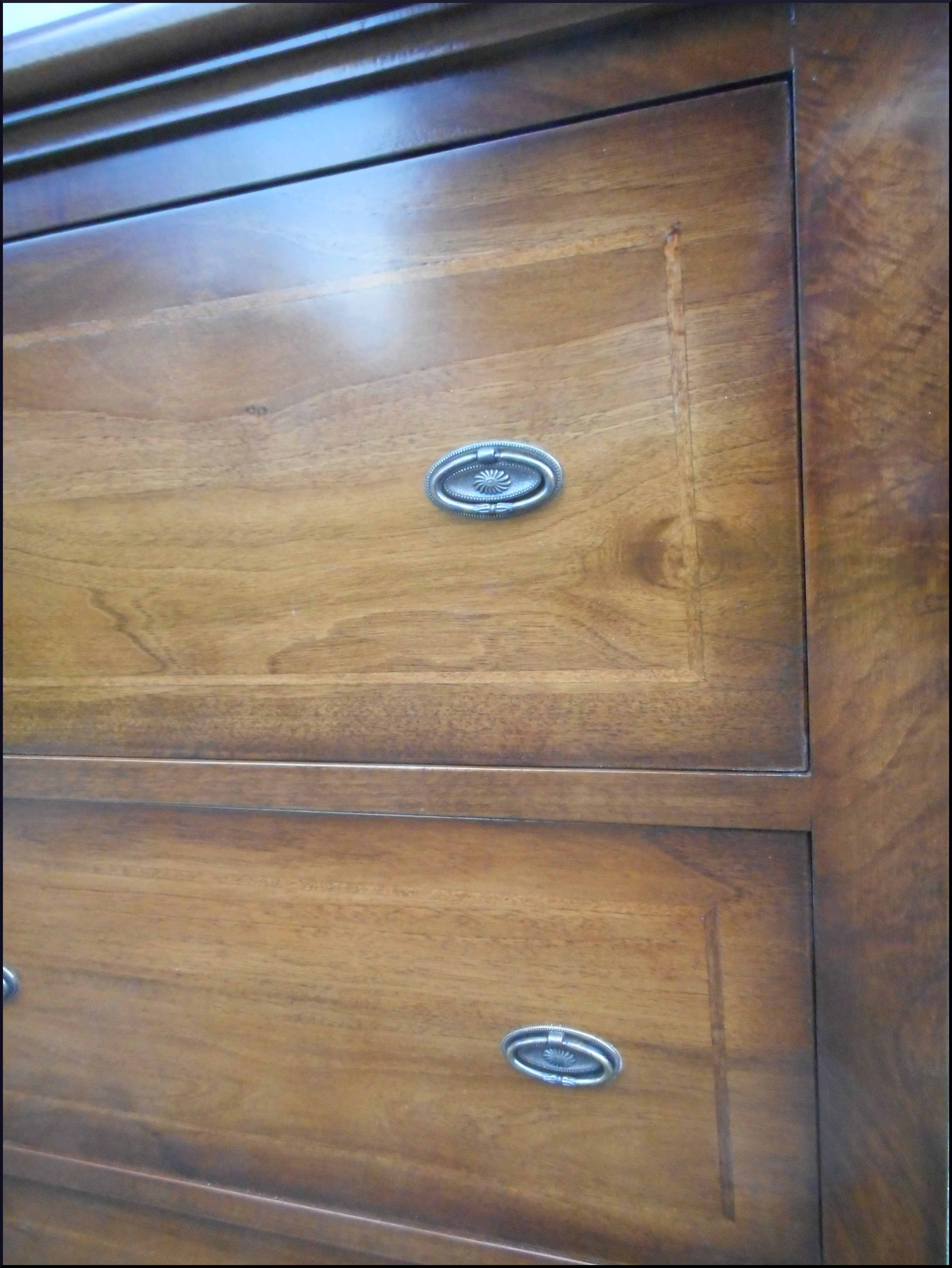 Cassettiera classica con base sagomata