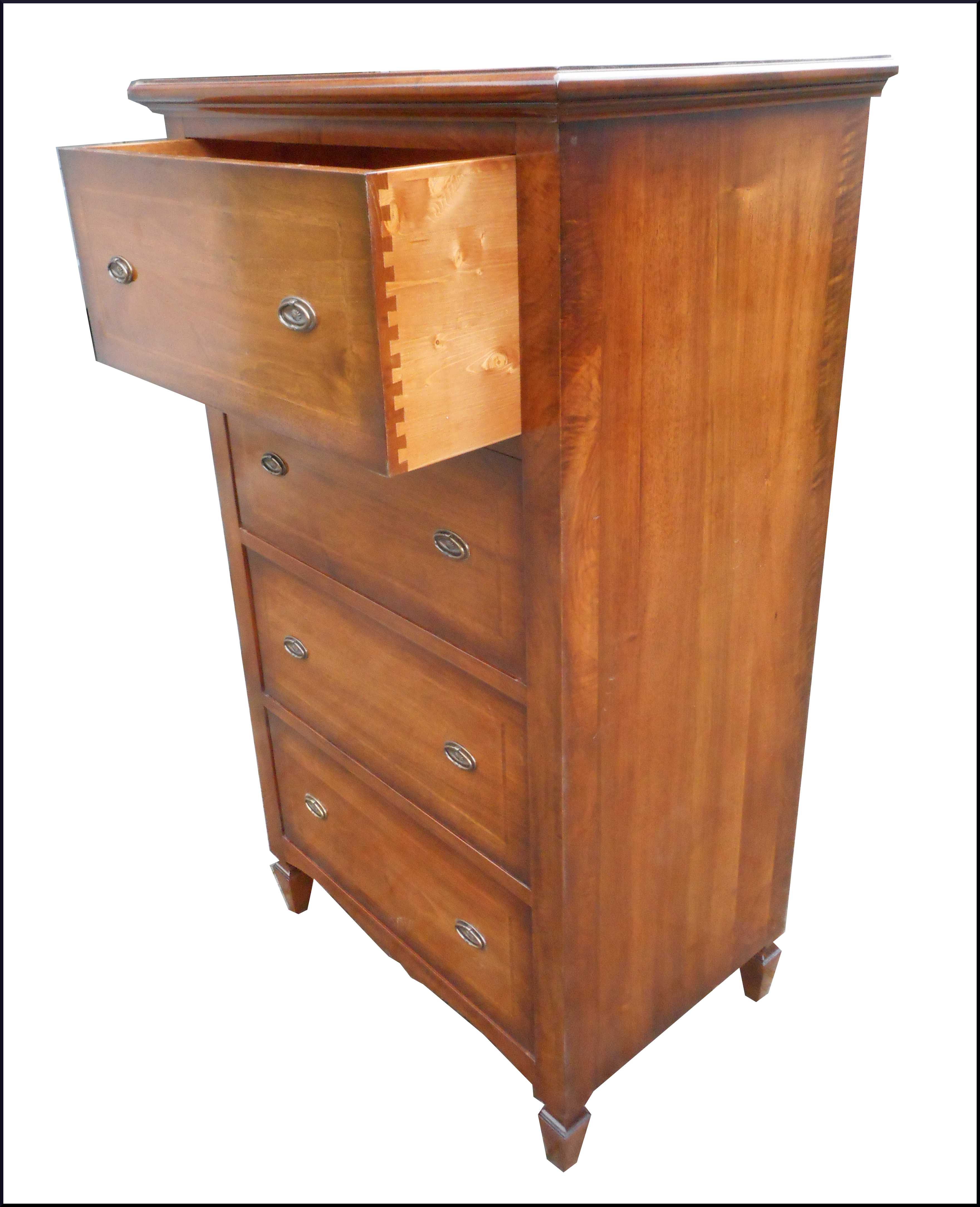 Cassettiera classica con base sagomata