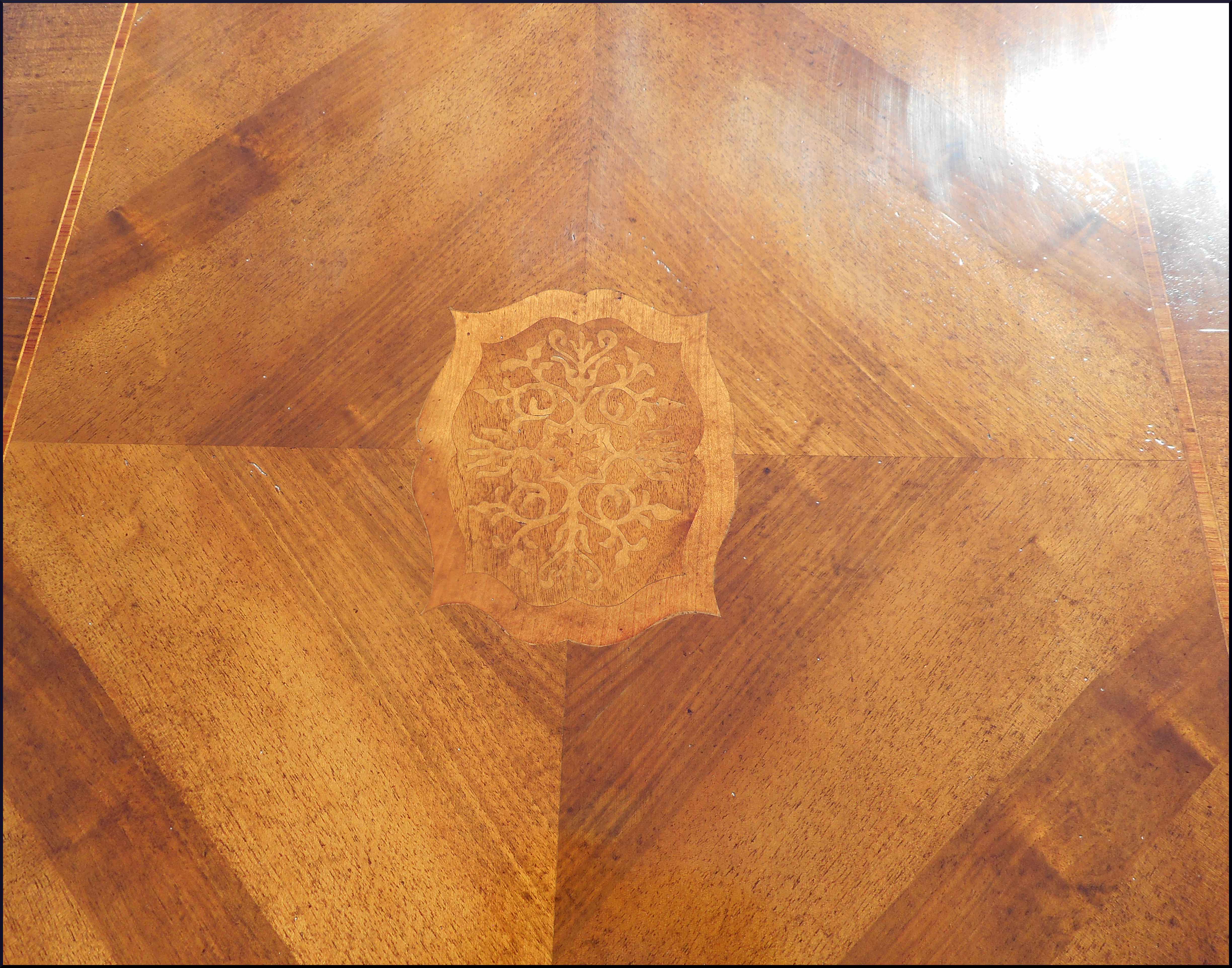 Tavolo rettangolare allungabile con intarsio